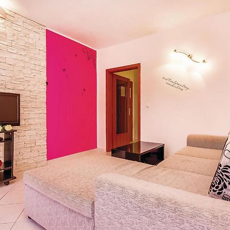 Awesome Apartment In Dobrinj With Wifi Luaran gambar