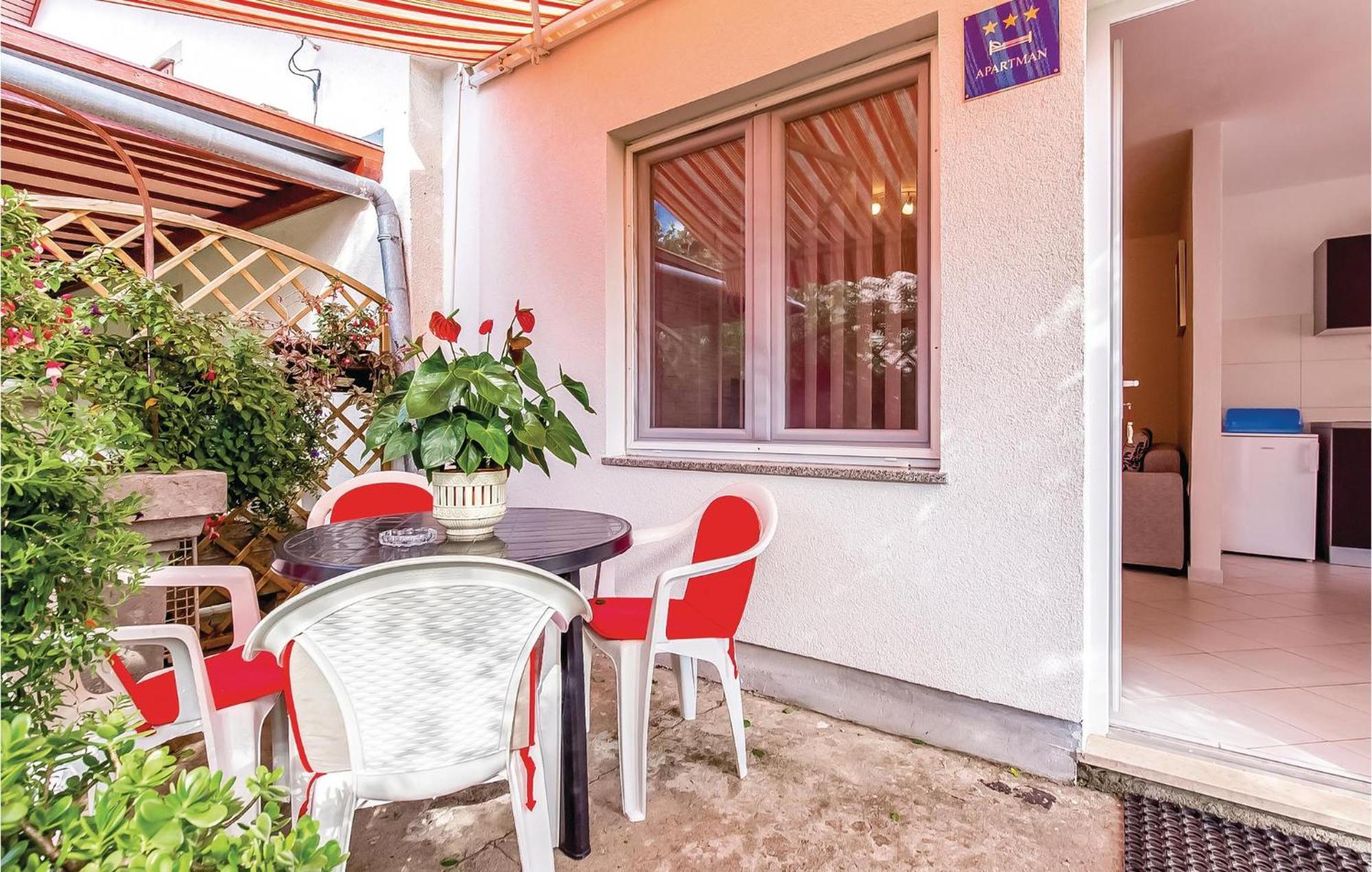 Awesome Apartment In Dobrinj With Wifi Luaran gambar