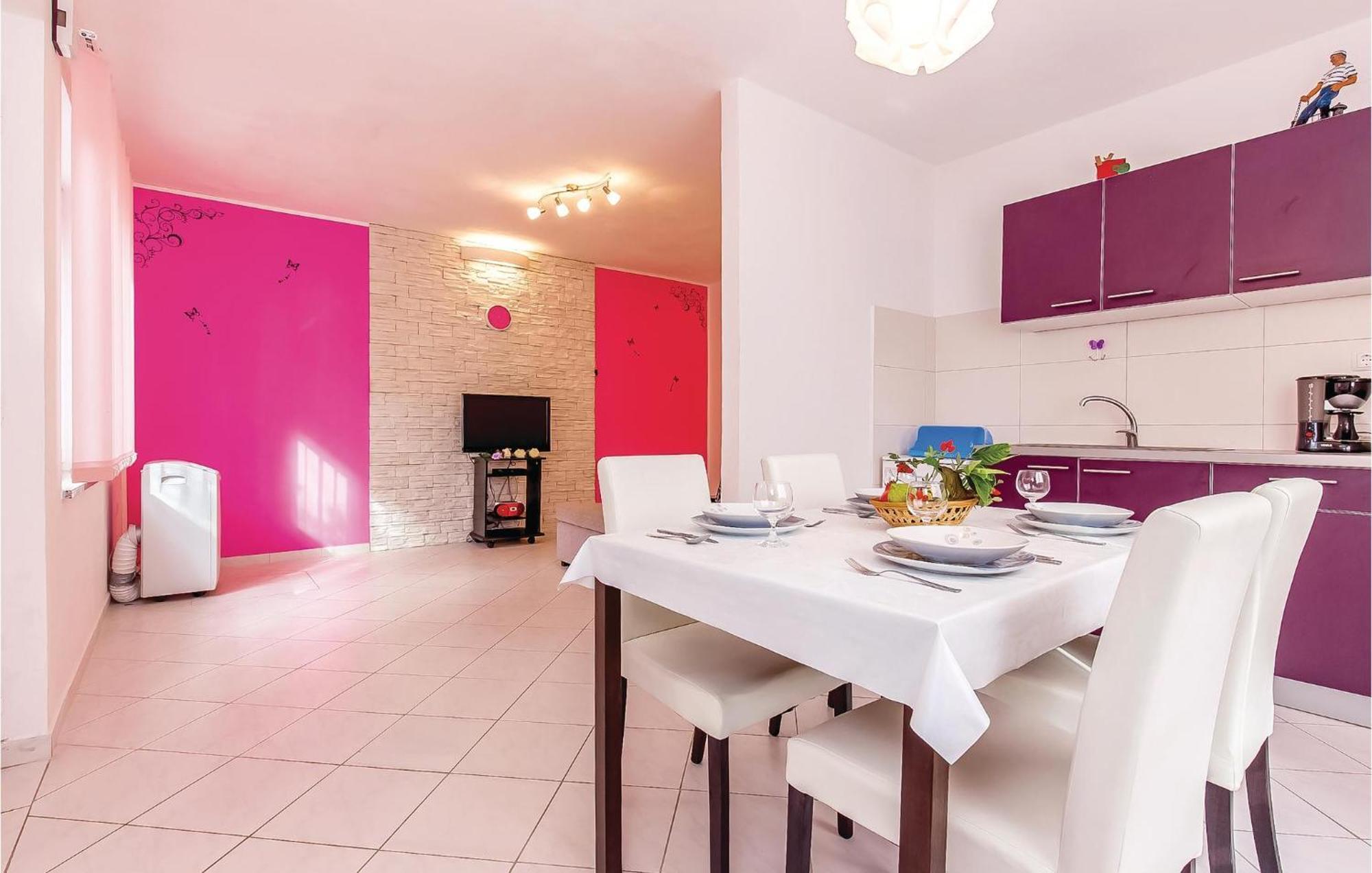 Awesome Apartment In Dobrinj With Wifi Luaran gambar