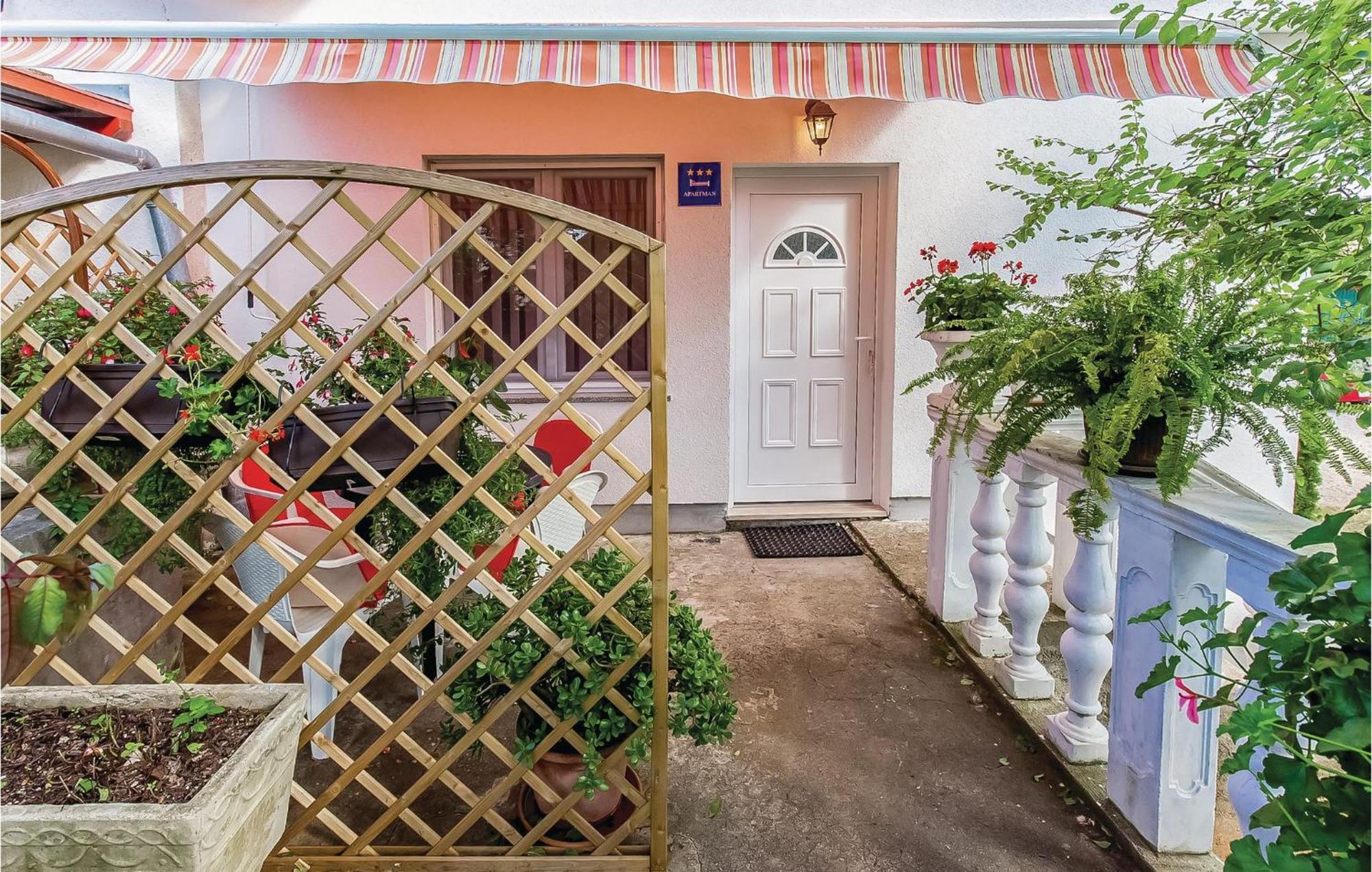 Awesome Apartment In Dobrinj With Wifi Luaran gambar