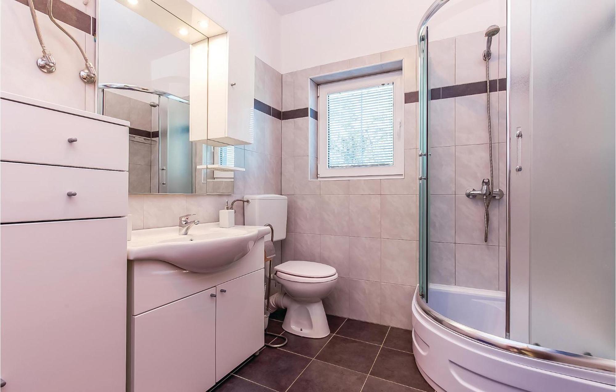 Awesome Apartment In Dobrinj With Wifi Luaran gambar