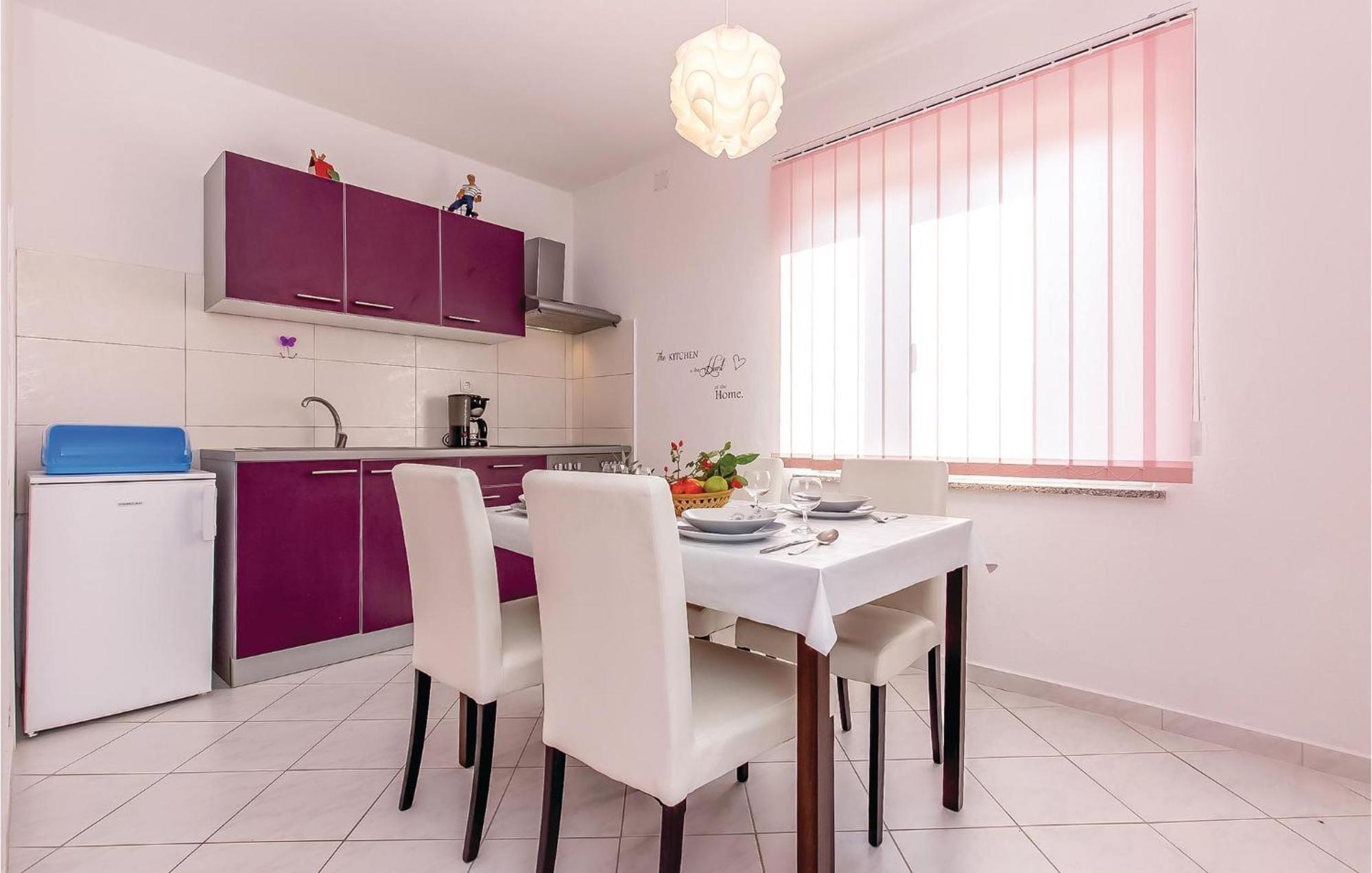 Awesome Apartment In Dobrinj With Wifi Luaran gambar