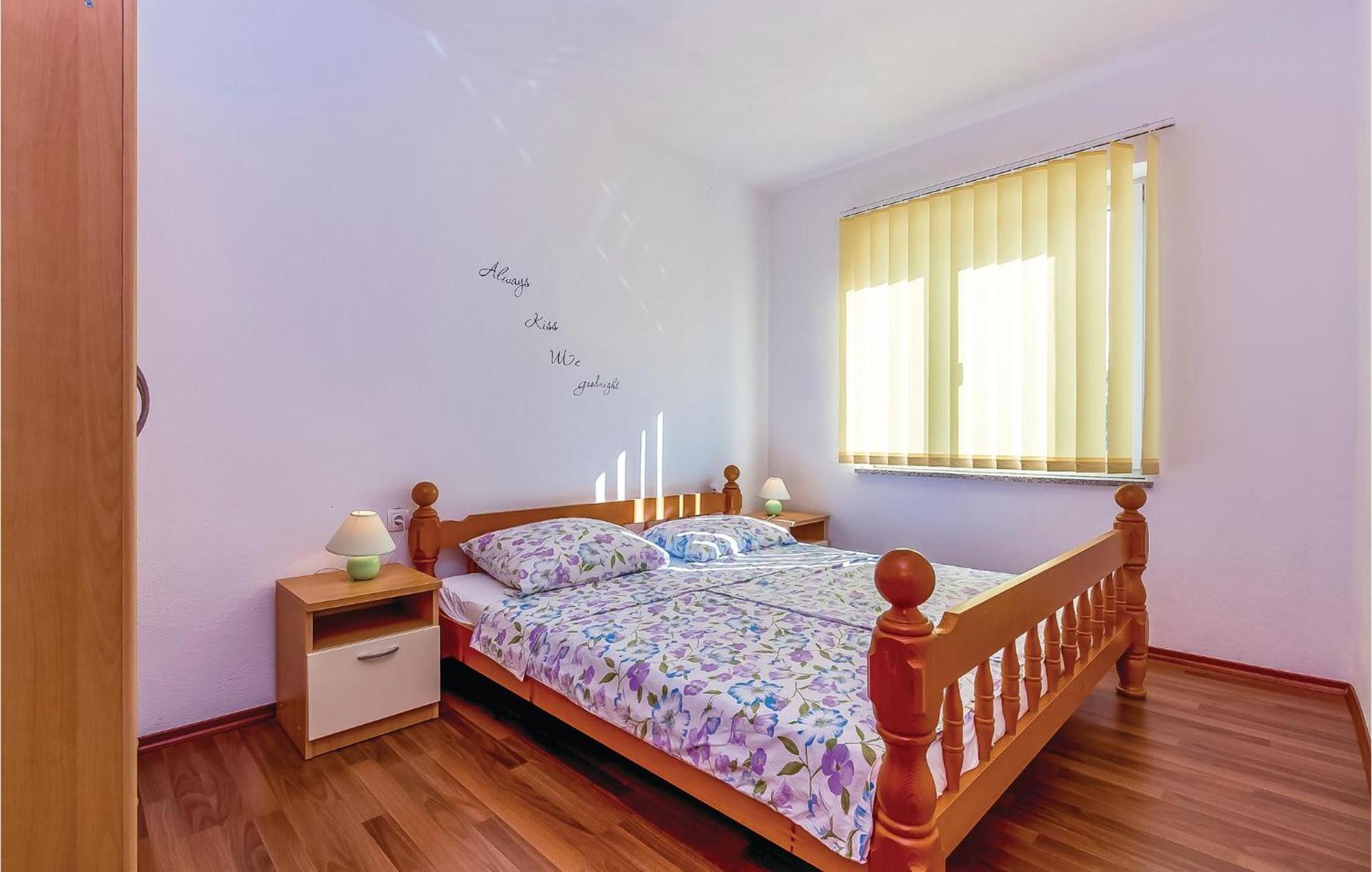 Awesome Apartment In Dobrinj With Wifi Luaran gambar