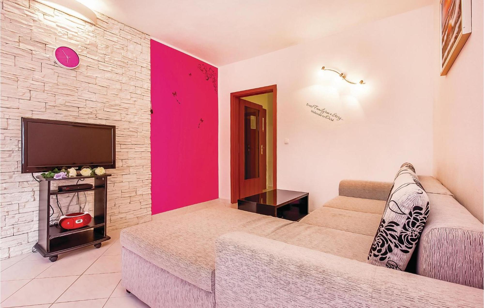 Awesome Apartment In Dobrinj With Wifi Luaran gambar